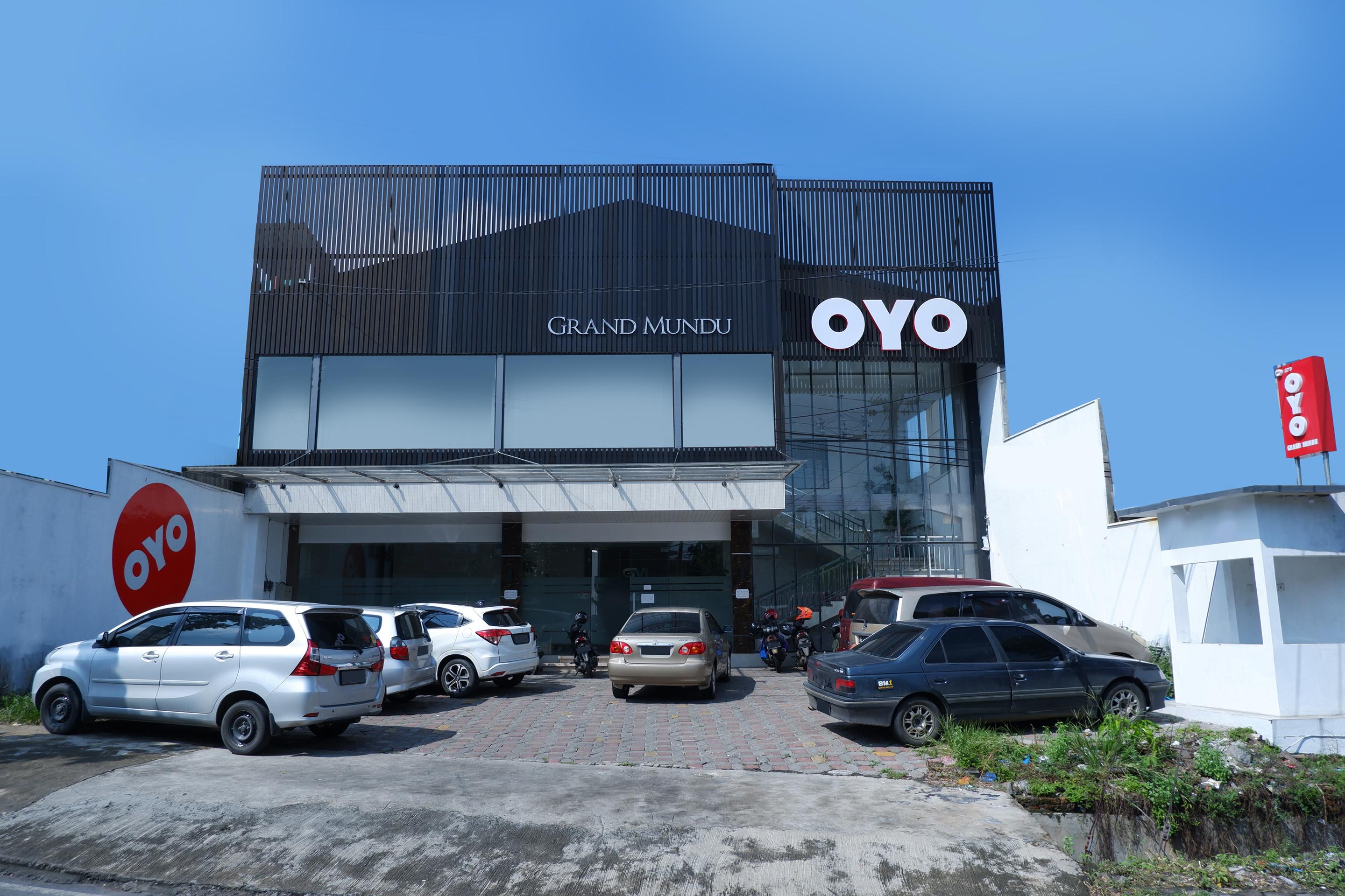Готель Oyo 379 Grand Mundu Семаранг Екстер'єр фото