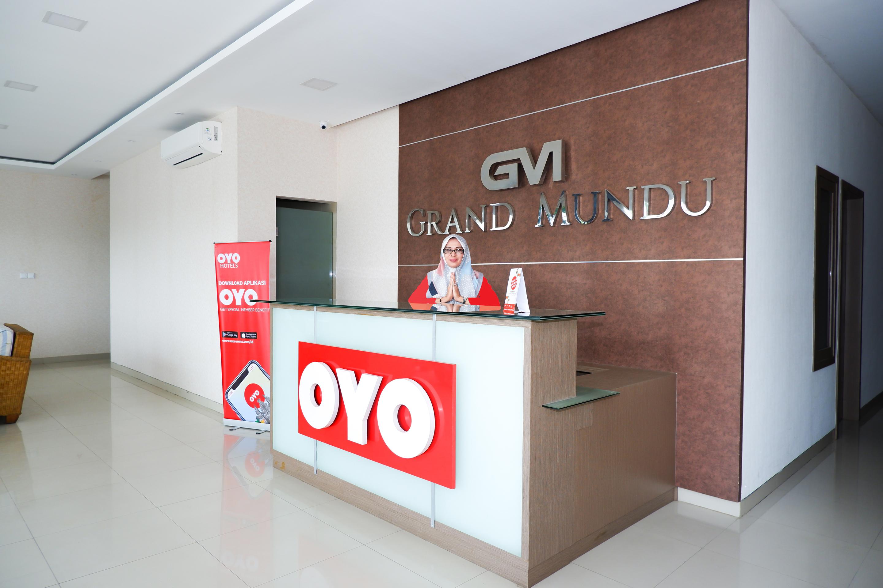 Готель Oyo 379 Grand Mundu Семаранг Екстер'єр фото