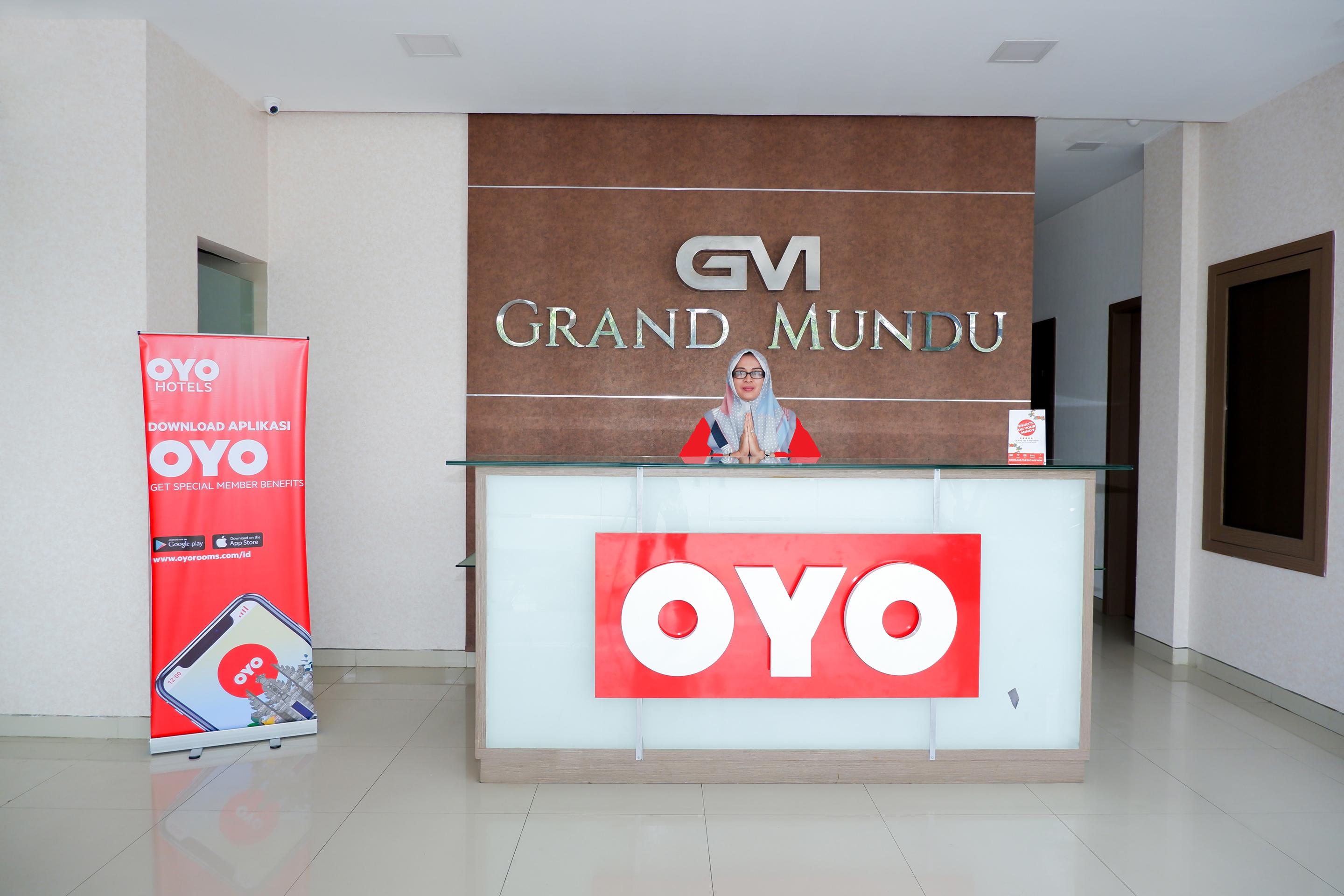 Готель Oyo 379 Grand Mundu Семаранг Екстер'єр фото